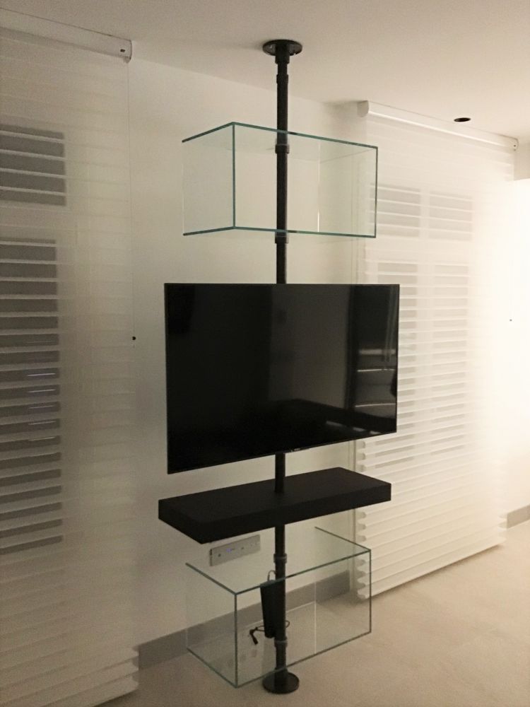 Imagen de televisor en estructura moderna